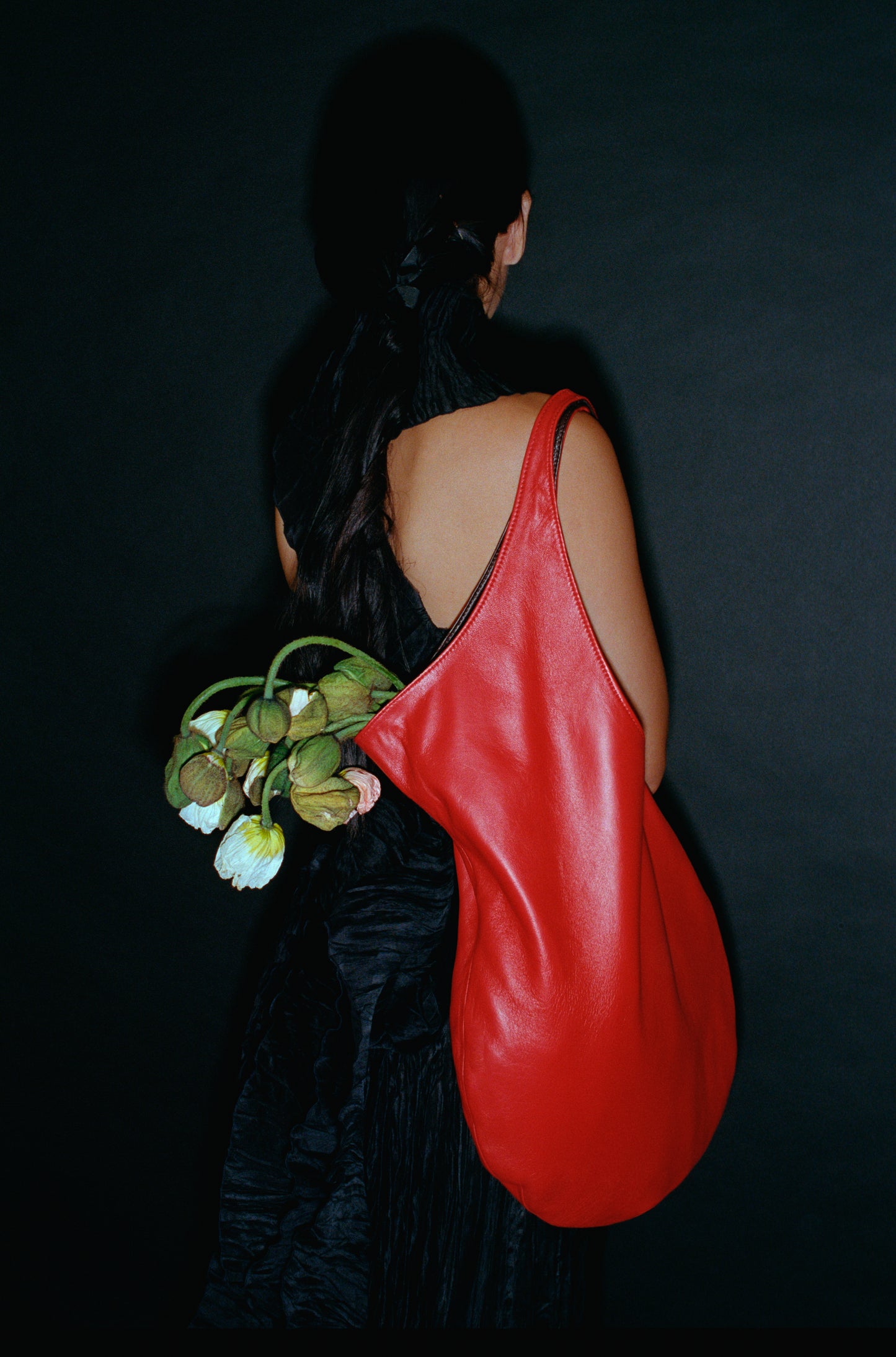 REVERSIBLE PETAL TOTE in scarlet & oxblood
