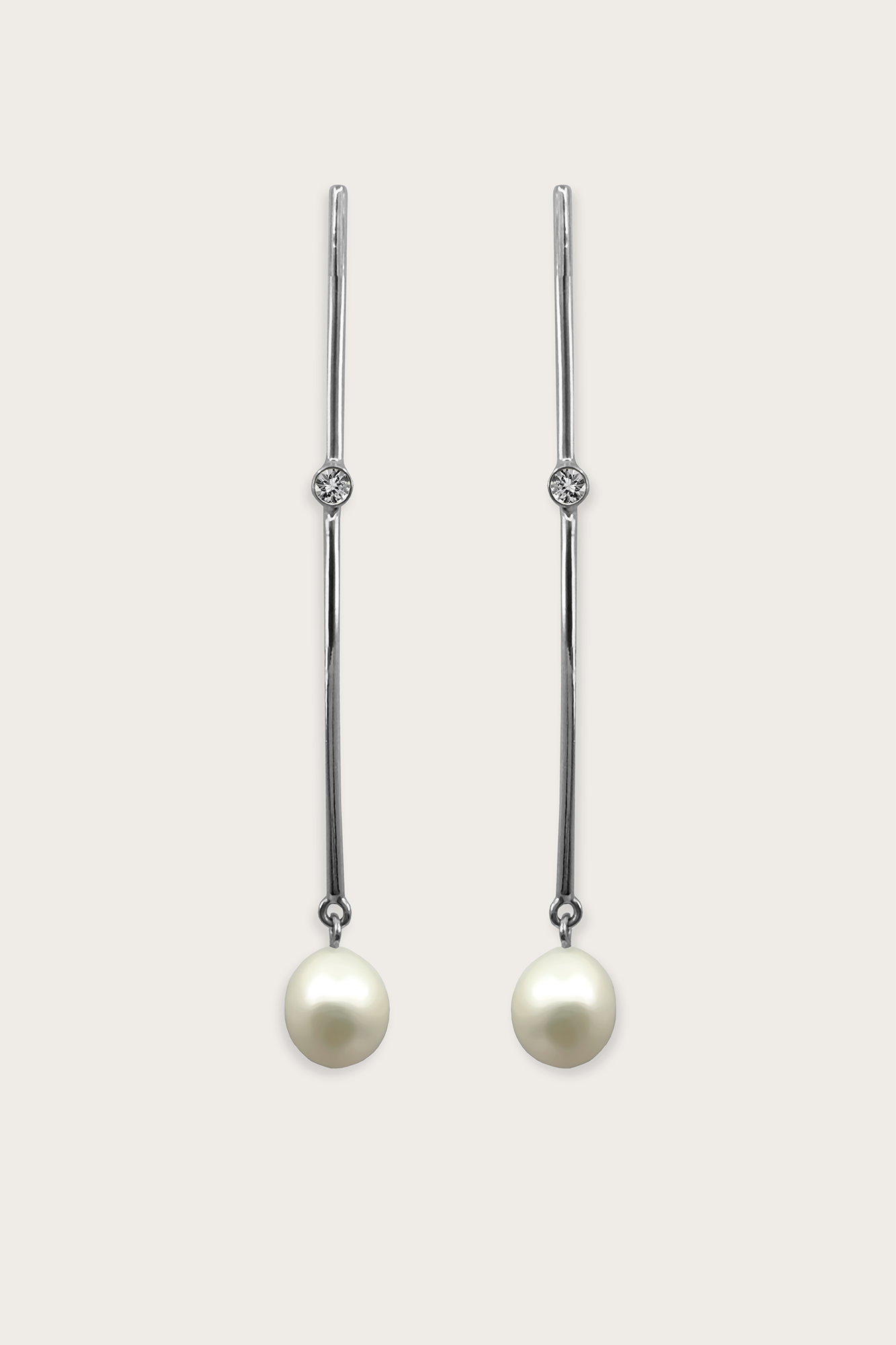 LONG BUD EARRINGS in white pearl