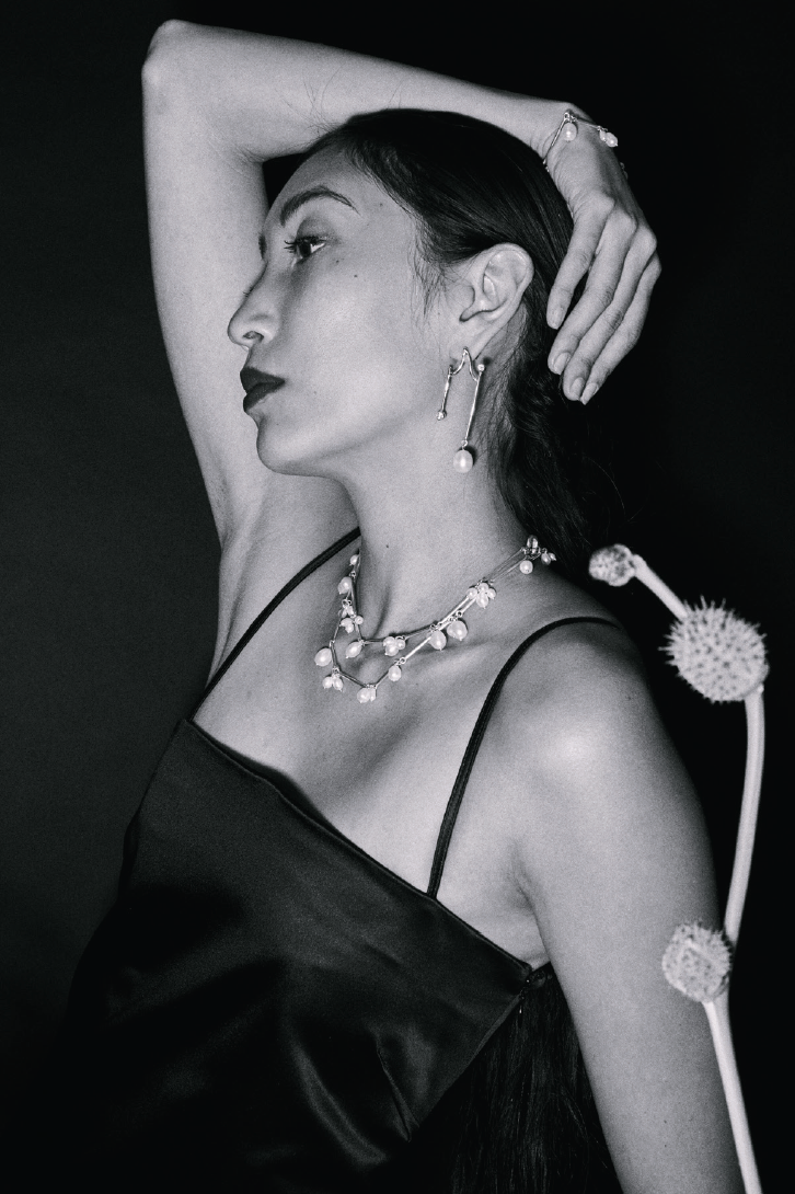 HUM EARRINGS / white topaz + freshwater pearl