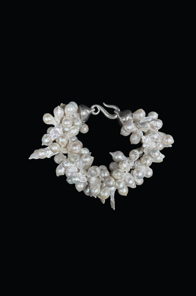 SWARM BRACELET / white baroque pearl