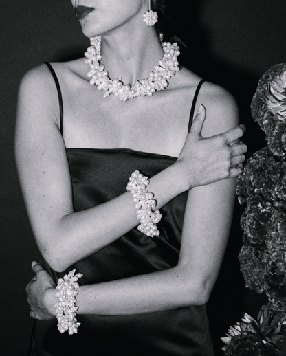 SWARM BRACELET / white baroque pearl