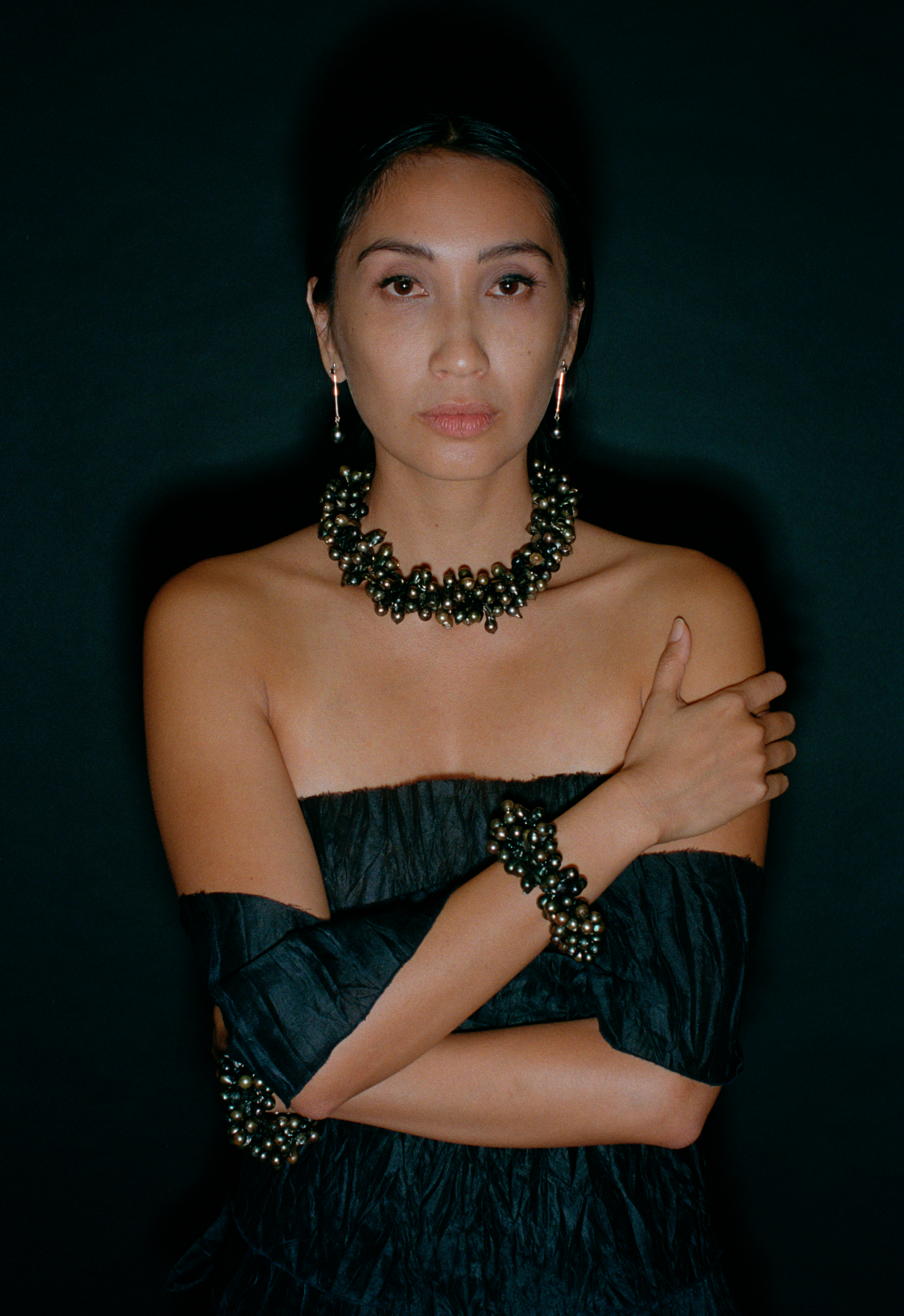 SWARM BRACELET / green  baroque pearl