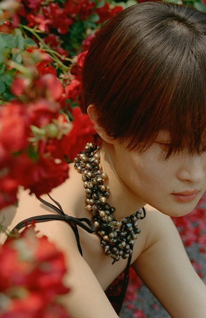 SWARM NECKLACE / green baroque pearl