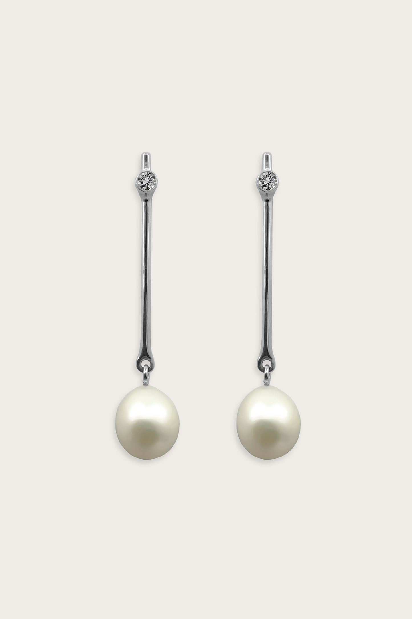 BUD EARRINGS / white topaz + freshwater pearl
