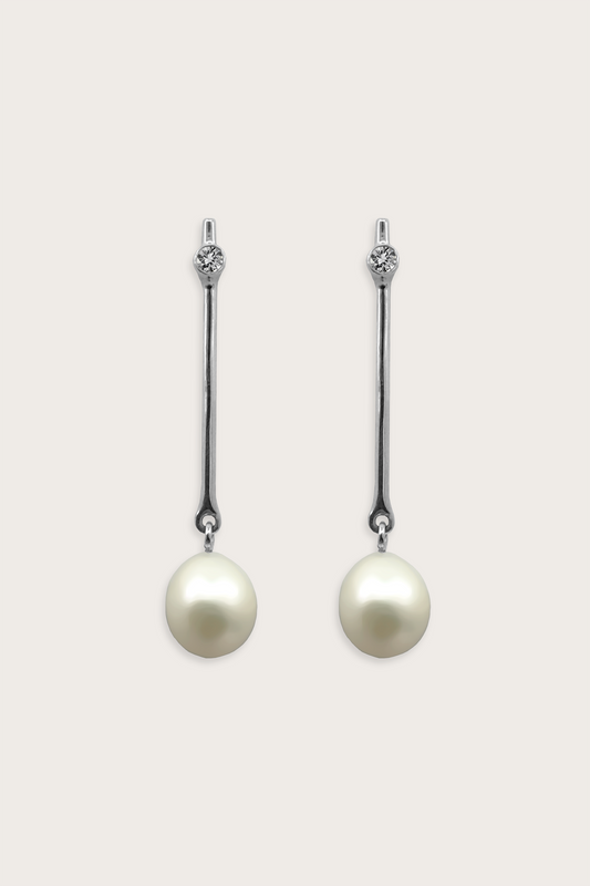 BUD EARRINGS / white topaz + freshwater pearl